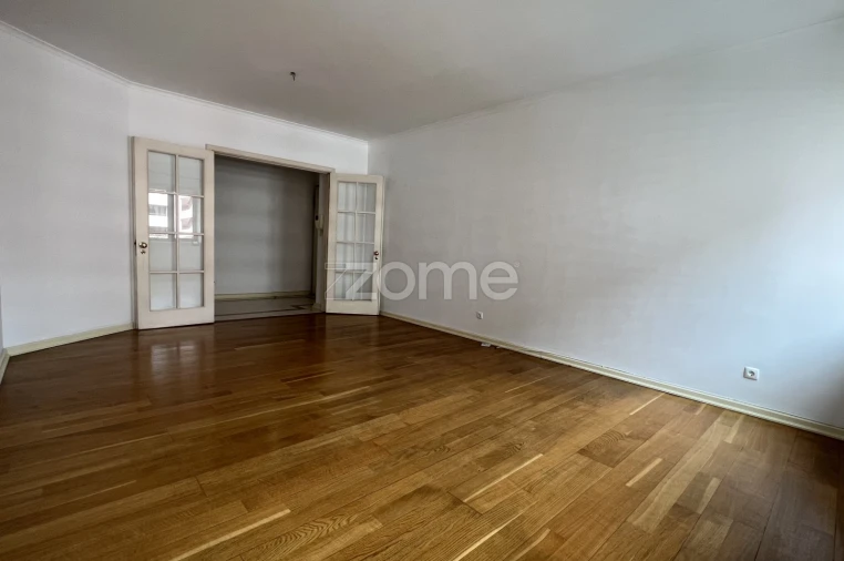 Apartamento T2 para Arrendamento em São Domingos de Benfica Foto 1