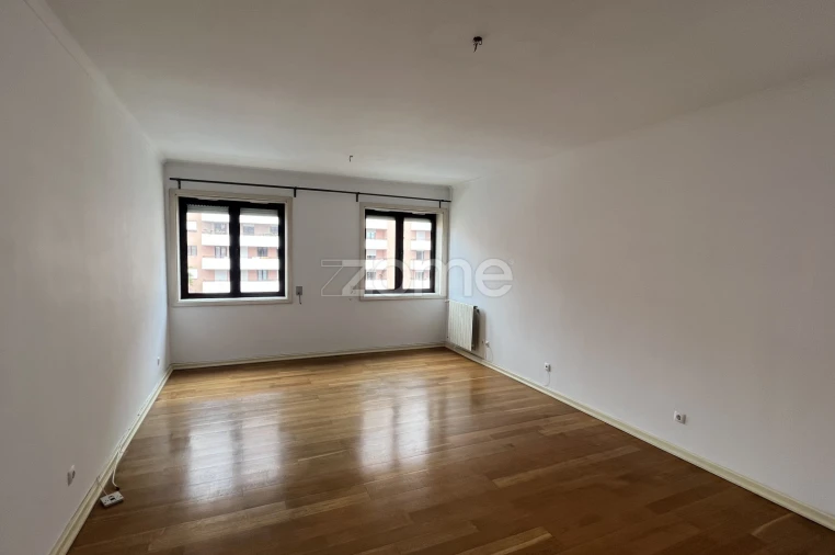 Apartamento T2 para Arrendamento em São Domingos de Benfica Foto 9