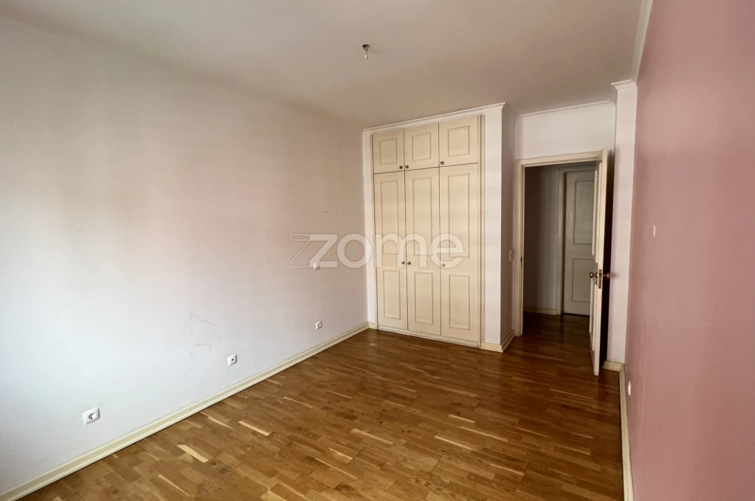 Apartamento T2 para Arrendamento em São Domingos de Benfica Foto 2