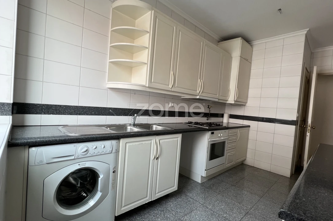 Apartamento T2 para Arrendamento em São Domingos de Benfica Foto 4