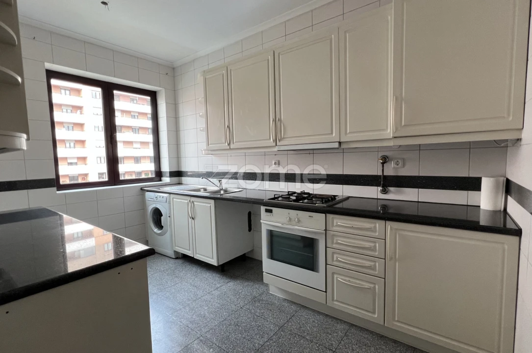 Apartamento T2 para Arrendamento em São Domingos de Benfica Foto 5