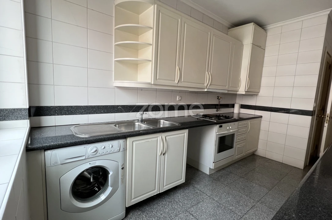 Apartamento T2 para Arrendamento em São Domingos de Benfica Foto 6