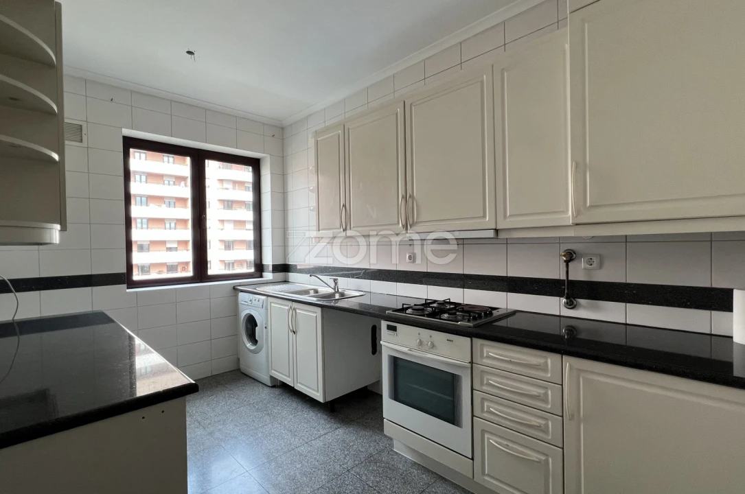 Apartamento T2 para Arrendamento em São Domingos de Benfica Foto 7