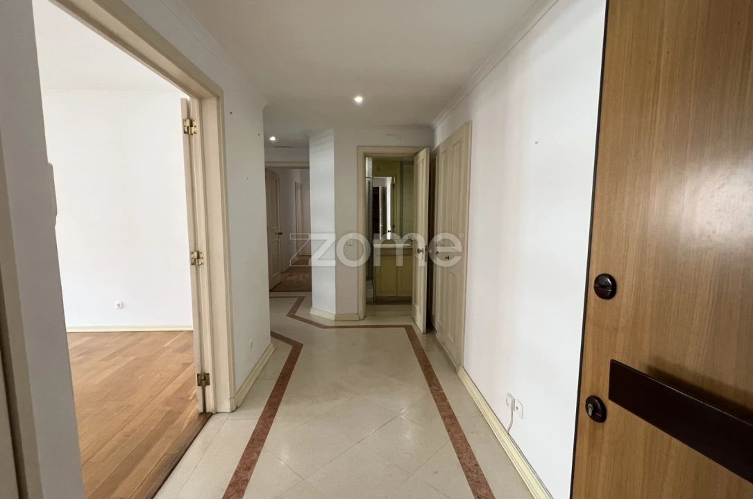 Apartamento T2 para Arrendamento em São Domingos de Benfica Foto 3