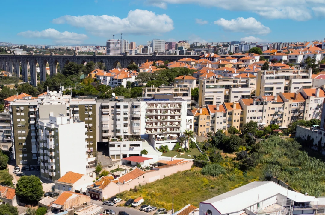 Apartamento T1 para Venda em Campolide Foto 9