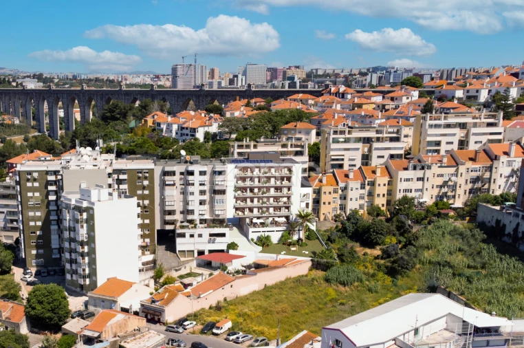 Apartamento T1 para Venda em Campolide Foto 9