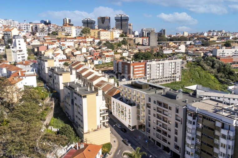 Apartamento T2 para Venda em Campolide Foto 10