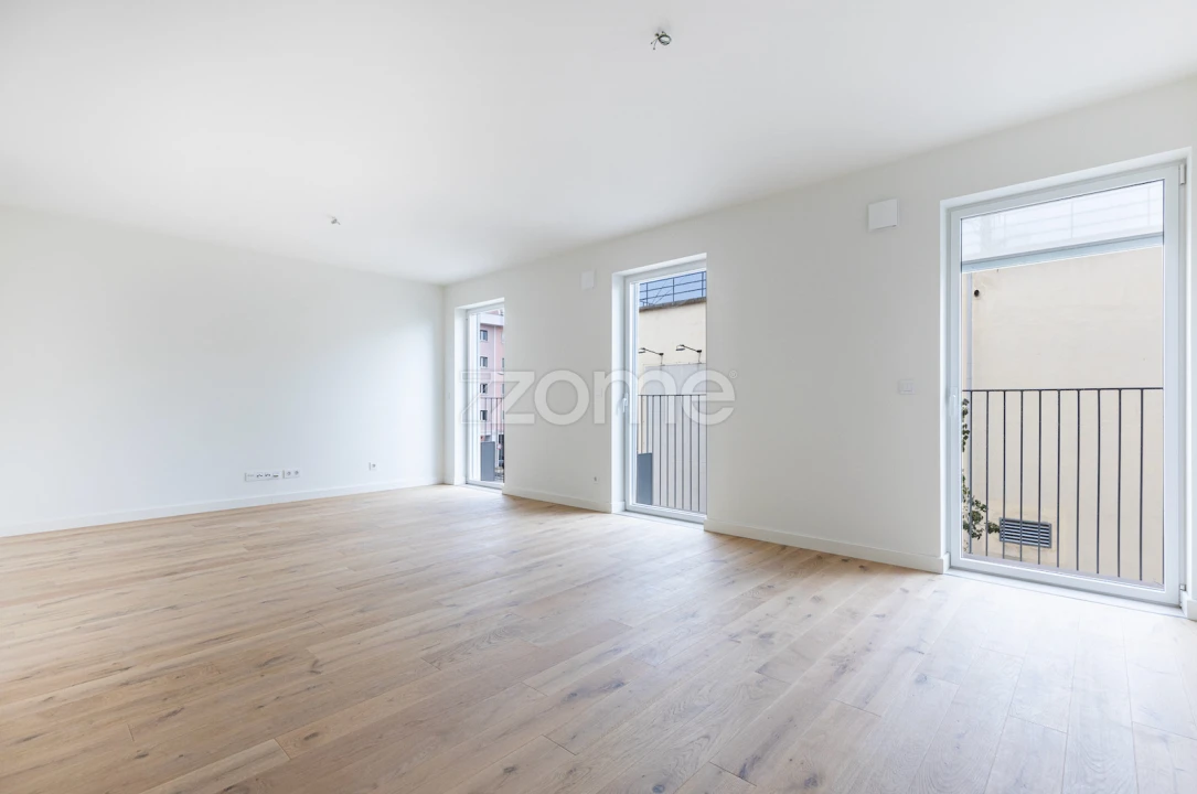 Apartamento T2 para Venda em Areeiro Foto 5