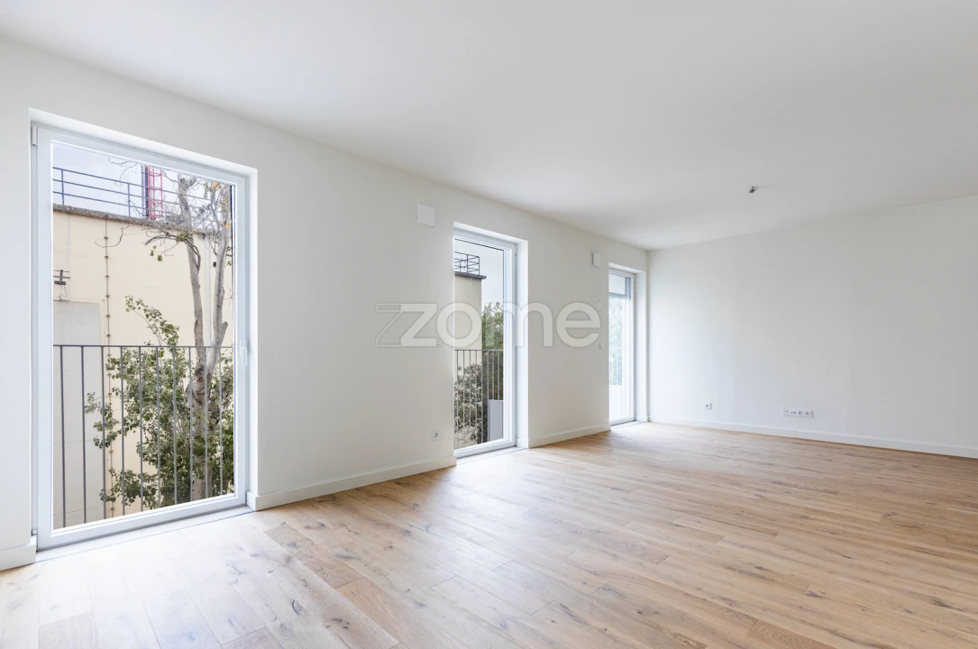 Apartamento T2 para Venda em Areeiro Foto 7