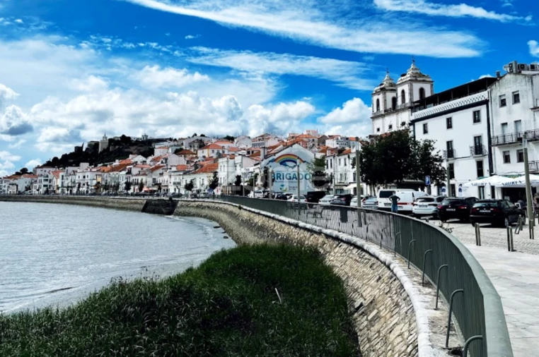 Apartamento T1 para Venda em Santa Maria do Castelo e Santiago e Santa Susana Foto 10