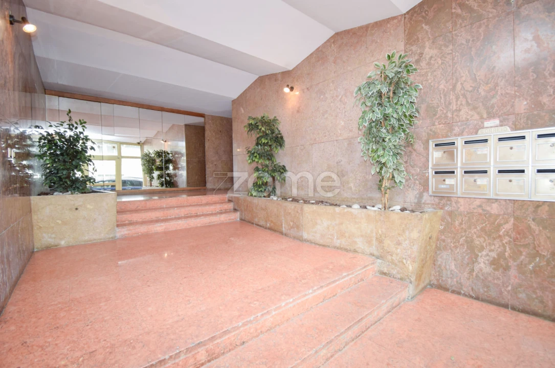 Apartamento T1 para Venda em Avenidas Novas Foto 9