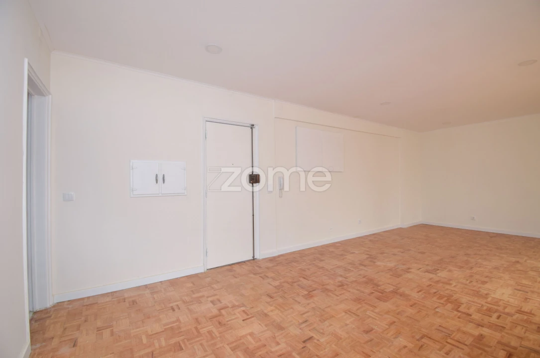 Apartamento T1 para Venda em Avenidas Novas Foto 1