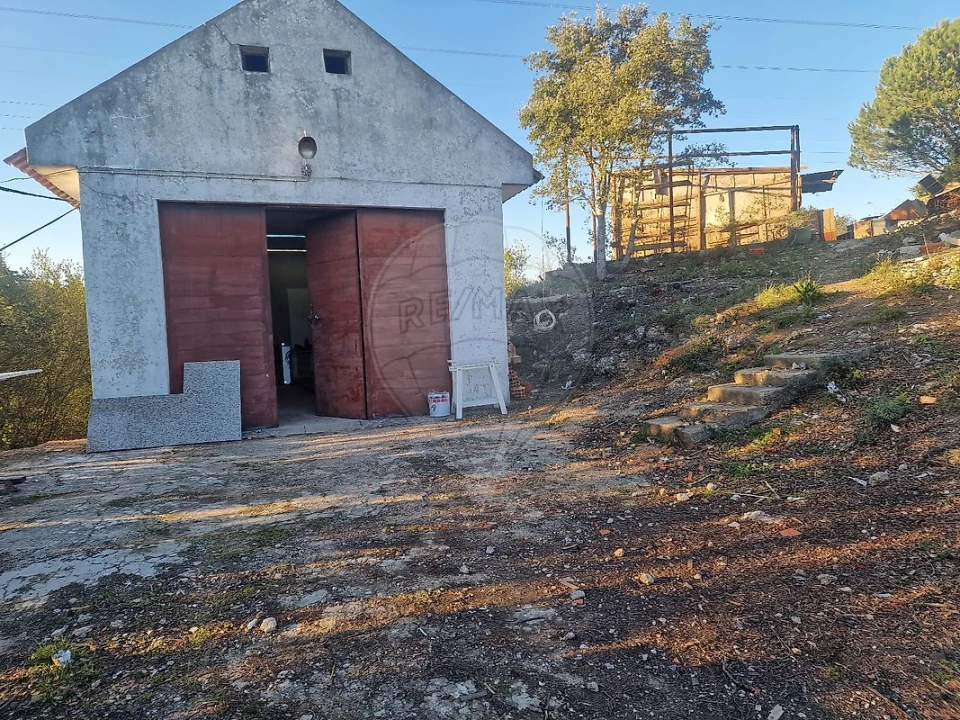 Armazém para Venda em Santiago dos Velhos Foto 13