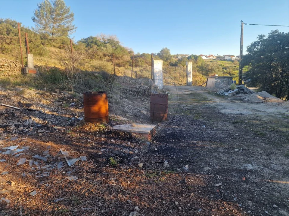 Armazém para Venda em Santiago dos Velhos Foto 10