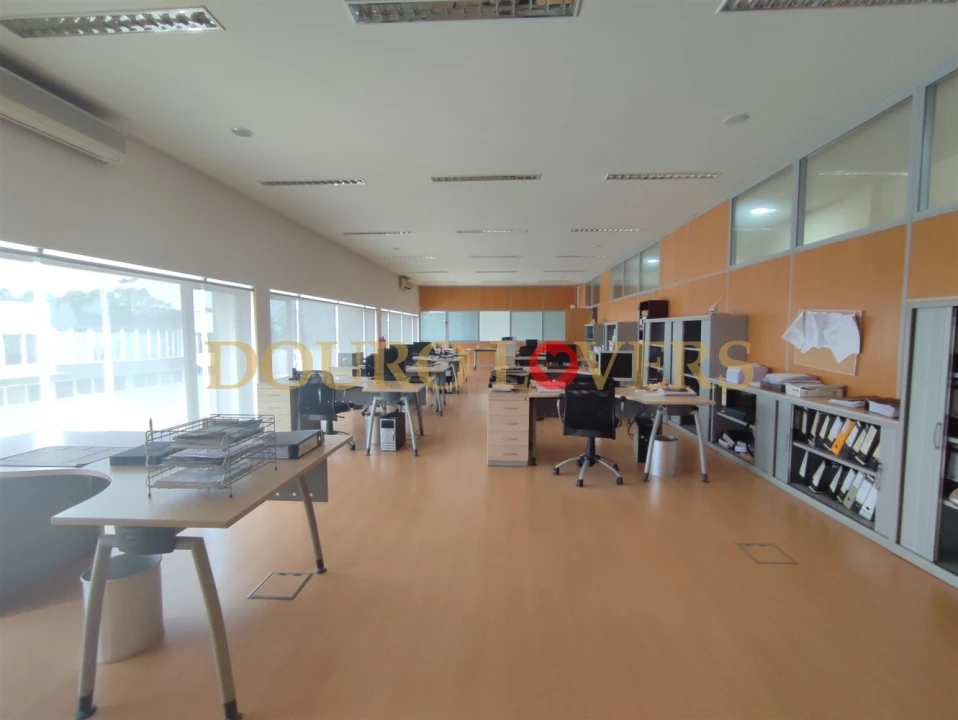 Armazém para Venda em Bougado (São Martinho e Santiago) Foto 16