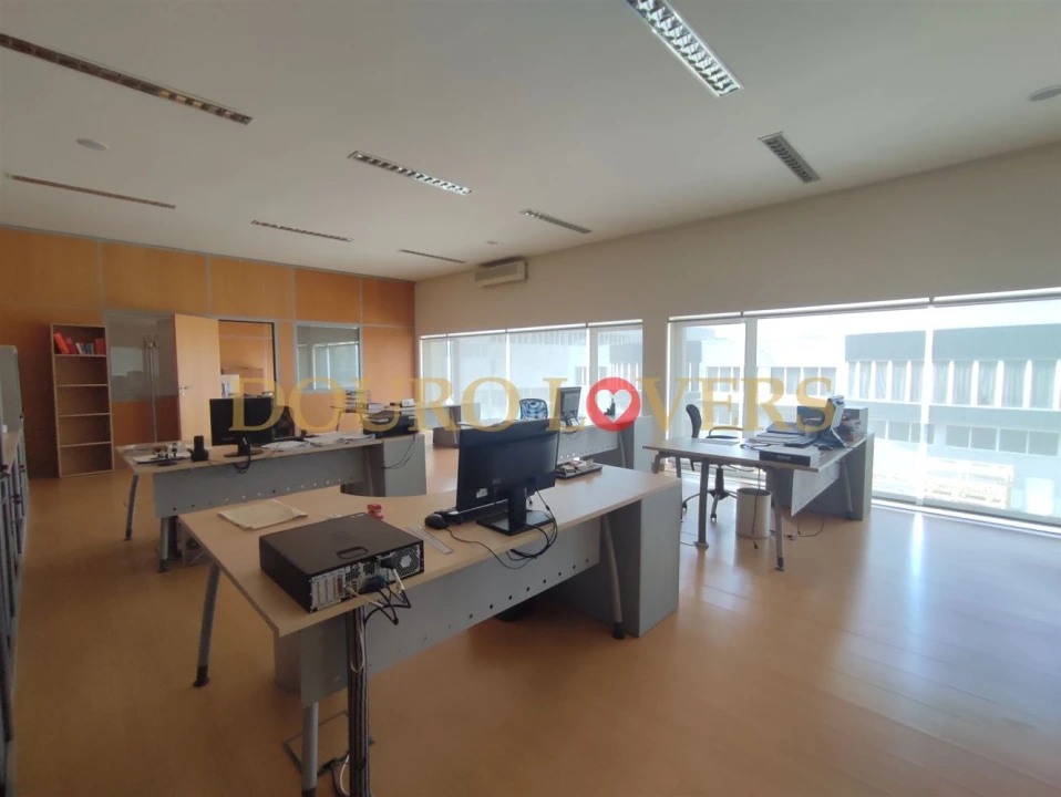 Armazém para Venda em Bougado (São Martinho e Santiago) Foto 17