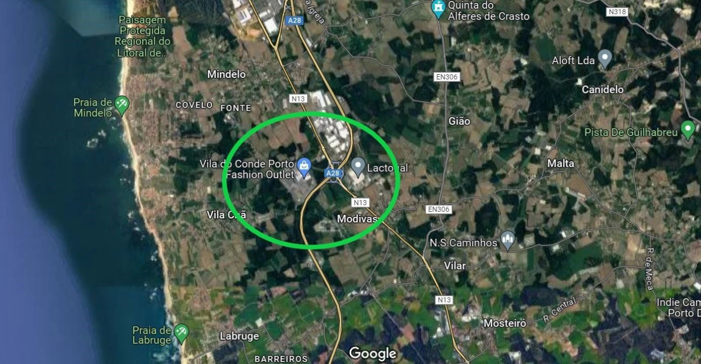 Terreno Comércio / Armazém para Venda em Vila Chã Foto 1