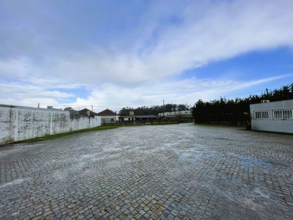 Terreno Comércio / Armazém para Venda em Vila Chã Foto 4