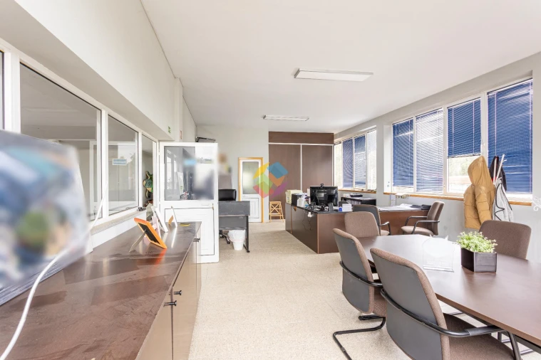 Armazém para Venda em São João de Ver