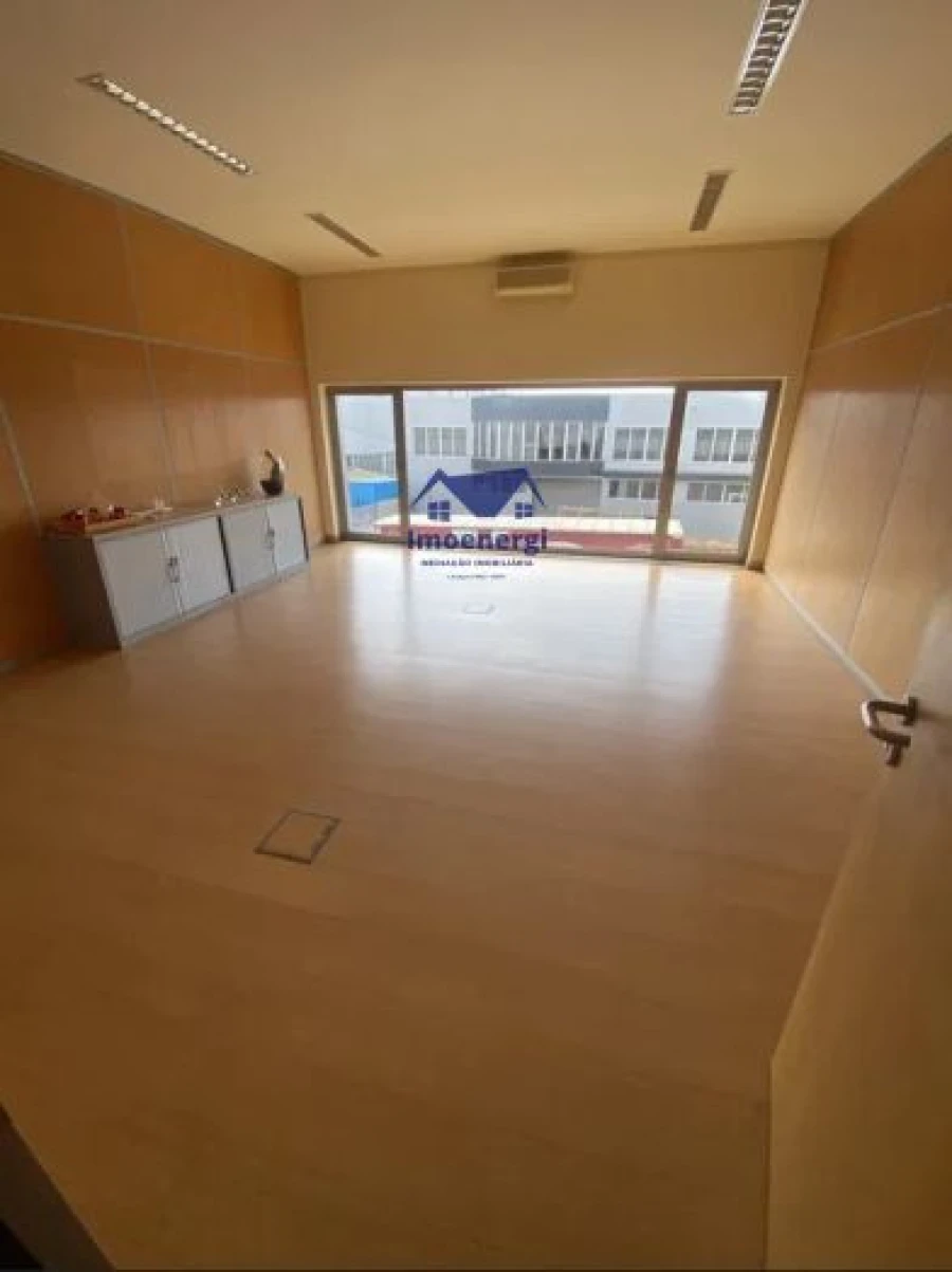 Armazém para Venda em Bougado (São Martinho e Santiago) Foto 7