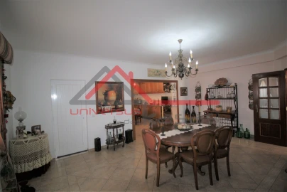 Moradia T5 para Venda em Lagos (São Sebastião e Santa Maria)
