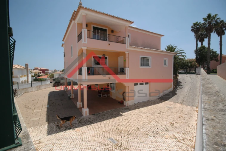 Moradia T5 para Venda em Lagos (São Sebastião e Santa Maria) Foto 3