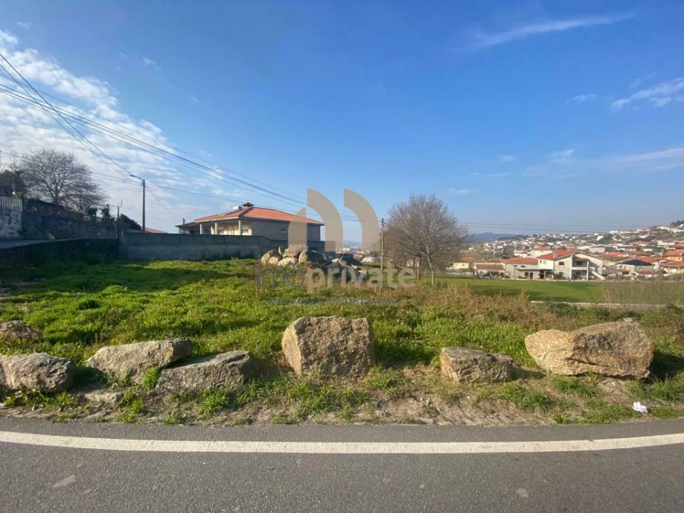 Terreno para Venda em São Tomé de Negrelos Foto 1