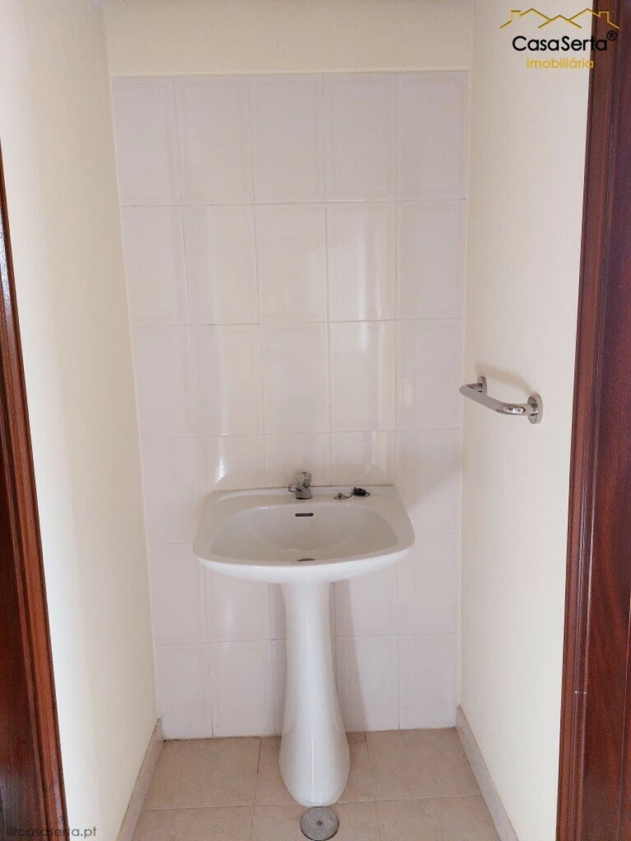 Loja para Arrendamento em Cernache do Bonjardim, Nesperal e Palhais Foto 7