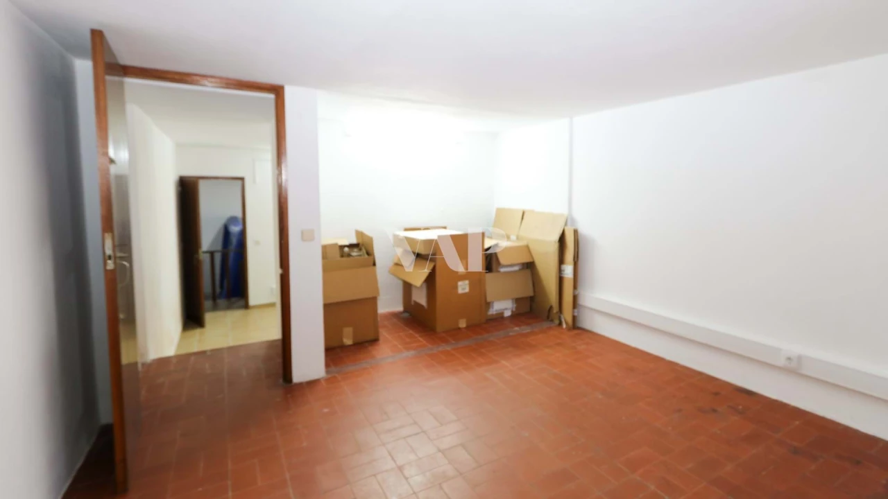 Negócio para Venda em Quarteira Foto 13