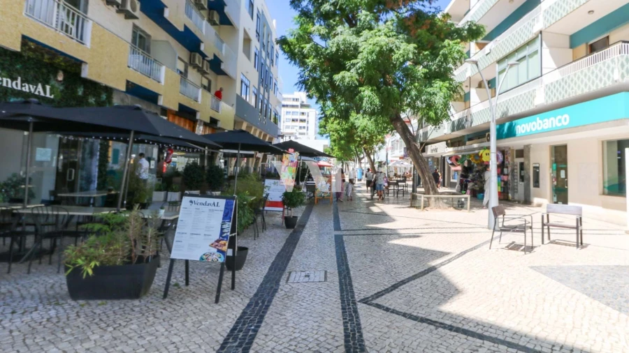 Negócio para Venda em Quarteira Foto 1