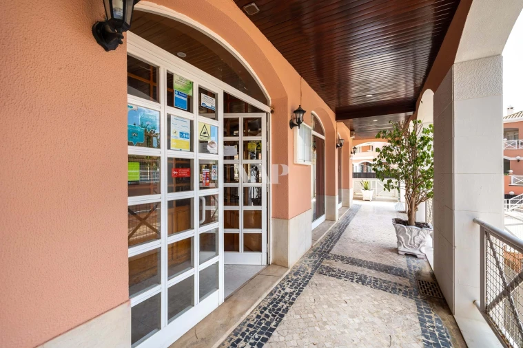 Negócio para Venda em Quarteira Foto 11