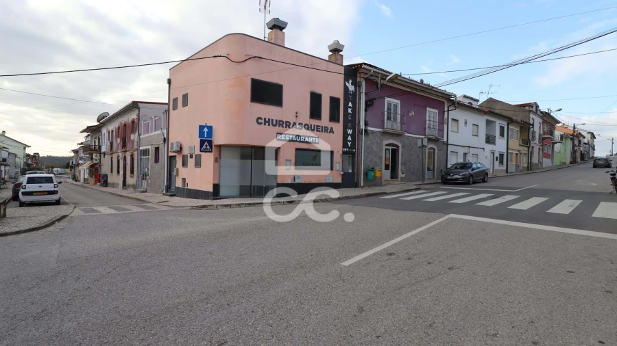 Negócio para Venda em Vila Nova de Anços