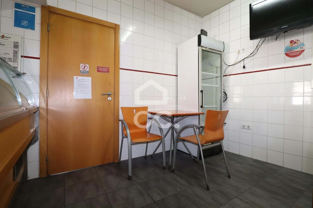 Negócio para Venda em Vila Nova de Anços Foto 7