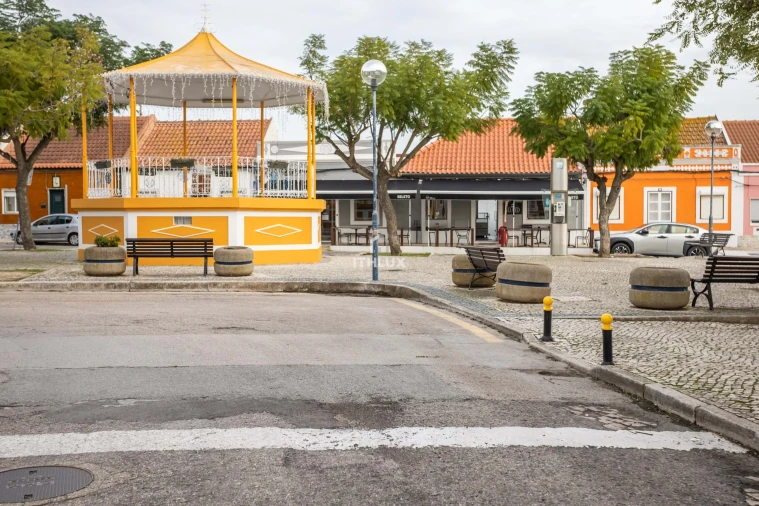 Negócio para Venda em Gaio-Rosário e Sarilhos Pequenos Foto 4