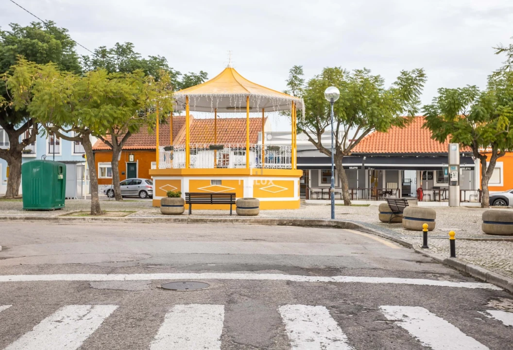 Negócio para Venda em Gaio-Rosário e Sarilhos Pequenos Foto 3