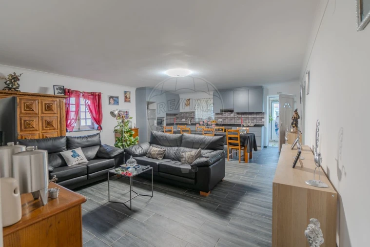 Armazém para Venda em Carvoeira e Carmões Foto 13