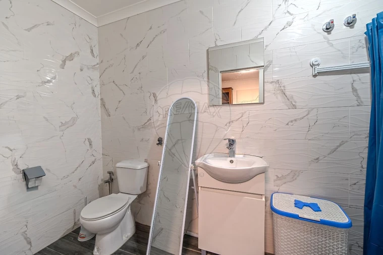 Armazém para Venda em Carvoeira e Carmões Foto 11