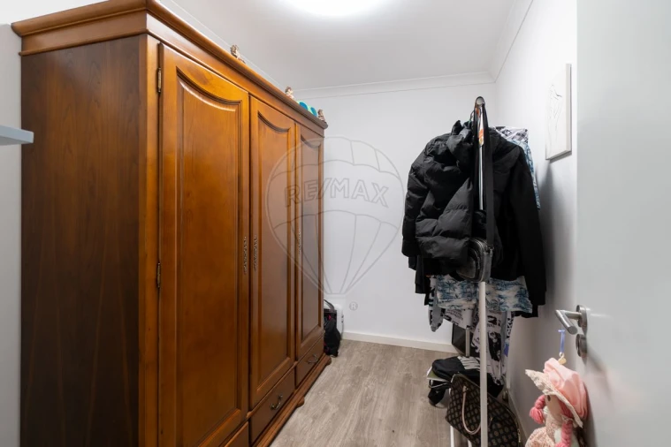 Armazém para Venda em Carvoeira e Carmões Foto 12