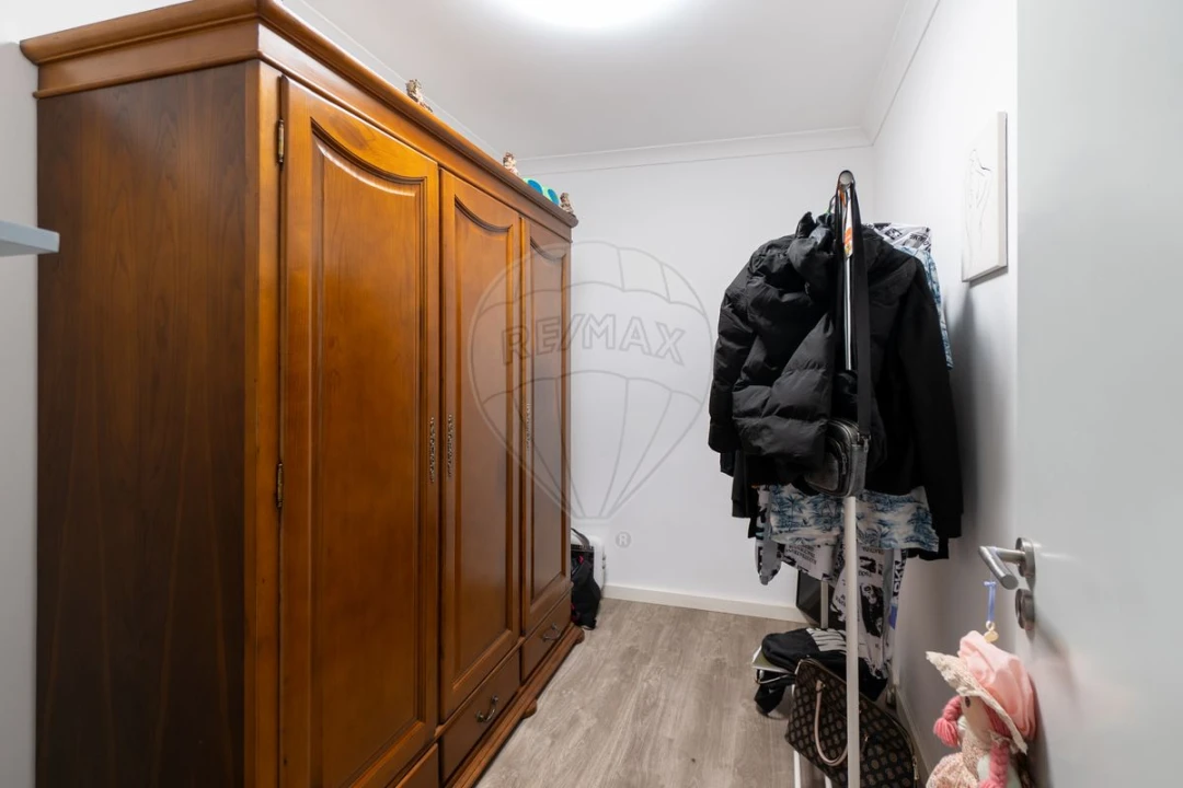 Armazém para Venda em Carvoeira e Carmões Foto 12