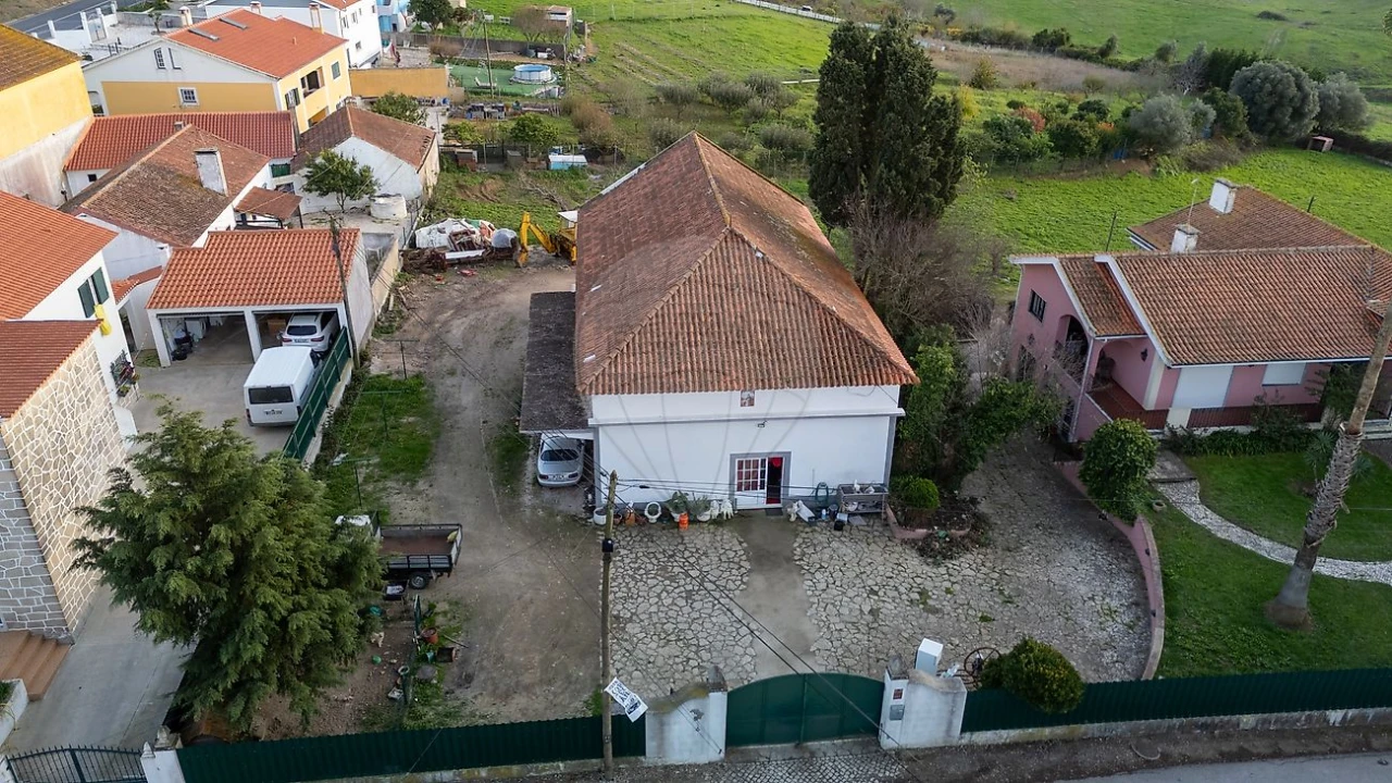 Armazém para Venda em Carvoeira e Carmões Foto 4