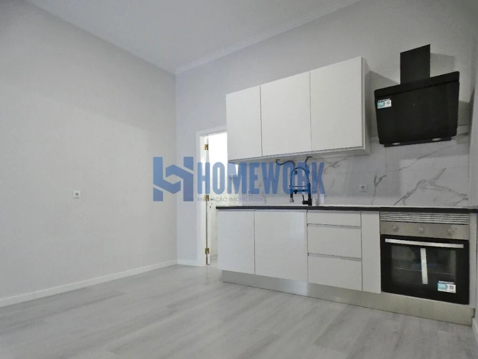 Apartamento T1 para Venda em Queluz e Belas Foto 2