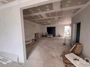 Moradia T3 para Venda em Estômbar e Parchal
