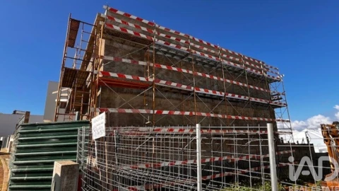 Moradia T3 para Venda em Estômbar e Parchal