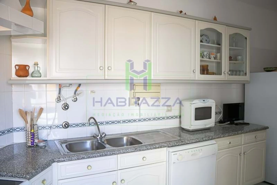 Apartamento T2 para Arrendamento em Lagos (São Sebastião e Santa Maria) Foto 13