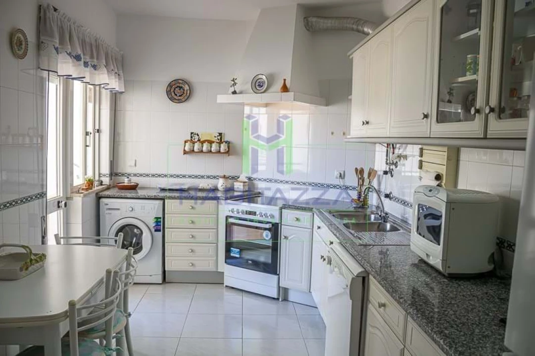 Apartamento T2 para Arrendamento em Lagos (São Sebastião e Santa Maria) Foto 12