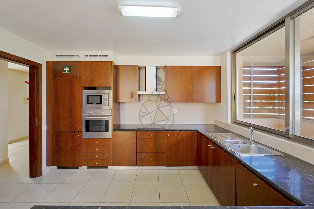 Moradia T4 para Venda em Guia Foto 17