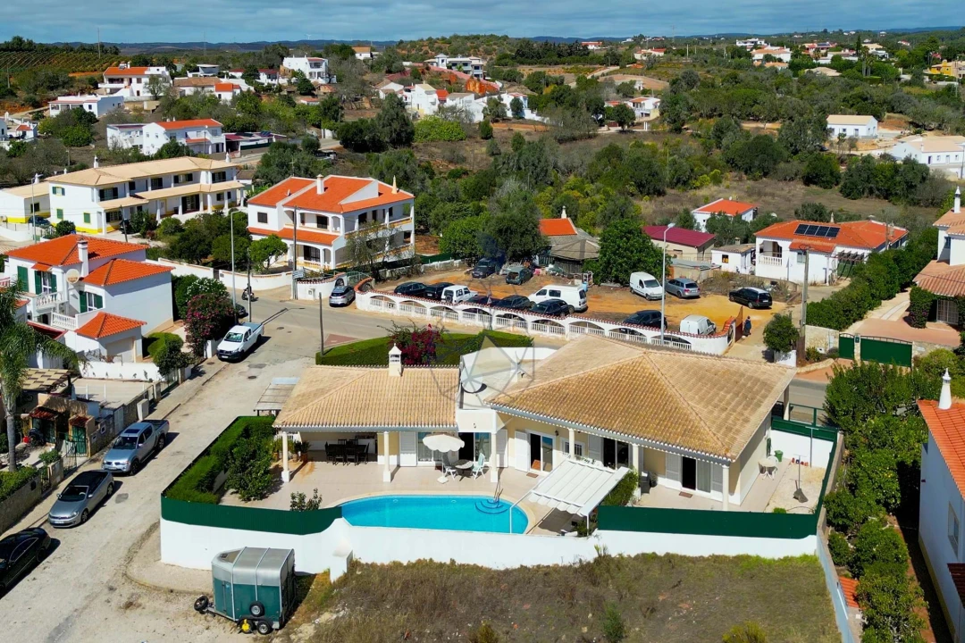 Moradia T4 para Venda em Lagos (São Sebastião e Santa Maria) Foto 8