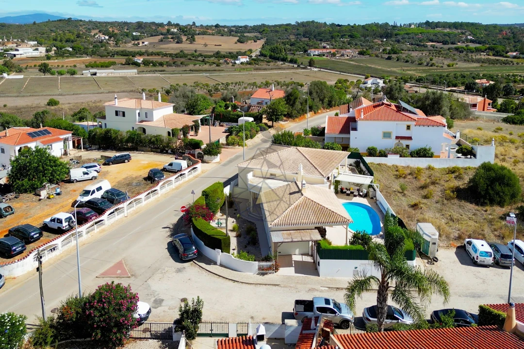 Moradia T4 para Venda em Lagos (São Sebastião e Santa Maria) Foto 3