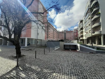 Apartamento T3 para Arrendamento em Lumiar