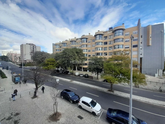 Apartamento T3 para Arrendamento em Lumiar Foto 17